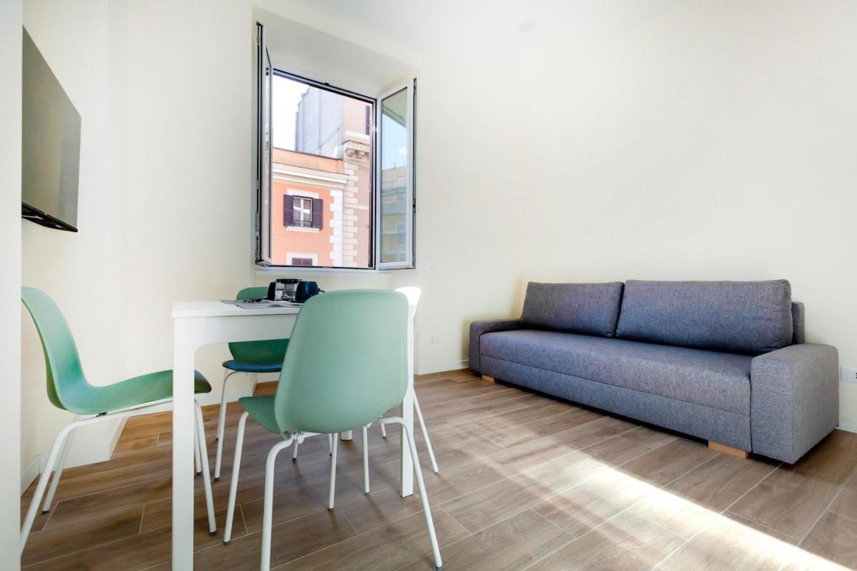 Trendy At Vatican Apartment