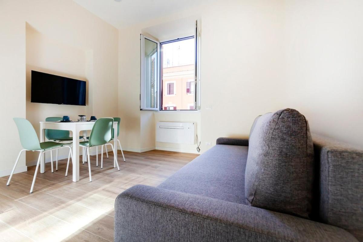 Trendy At Vatican Apartment